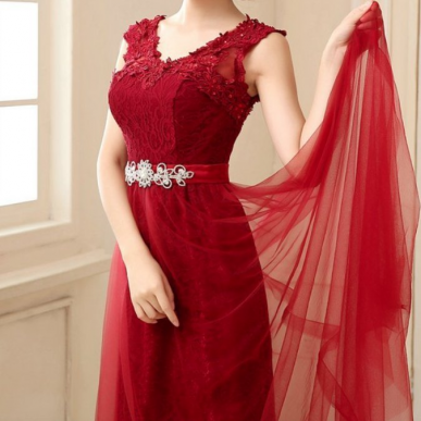 Donna Bridal večerní a plesové šaty s originální krajkovou sukní Červená tmavá Velikost 40 kód 315