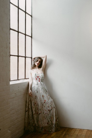 Donna Bridal květované vyšívané svatební šaty Mix barev - stejná jako na fotografii 32 kód 446