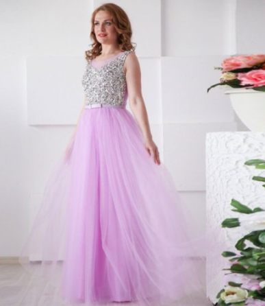 Donna Bridal dlouhé elegantní večerní šaty na ples s výstřihem do V Šeříková Velikost 32 kód 236