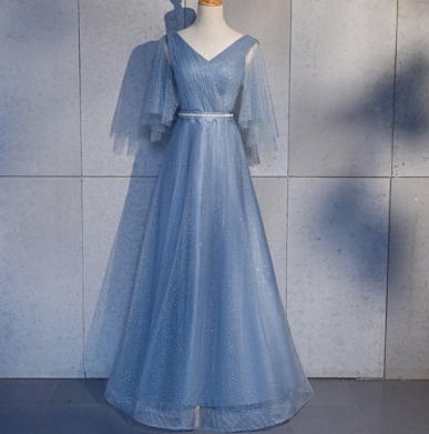 Donna Bridal zářivé večerní, společenské a plesové šaty s výstřihem a delšími volánkovými rukávy Modrá Velikost 40 kód 205