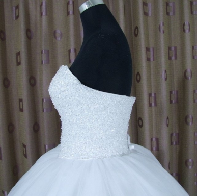 Donna Bridal Překrásné princeznovské plesové šaty se srdíčkovým výstřihem, vyztuženým korzetem s krystaly a špagetovými ramínky Bílá Velikost Vlastní velikost + 0,- kód 456