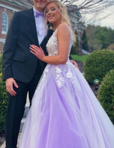 Donna Bridal nádherné plesové krajkové šaty s květy v 3D s bohatou sukní Šeříková 38 kód 435