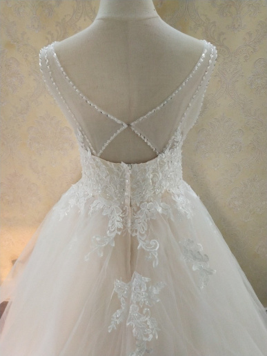 Donna Bridal luxusní svatební šaty s originálními zády a bohatou sukní + SPODNICE ZDARMA Šampaň Velikost 30 kód 491