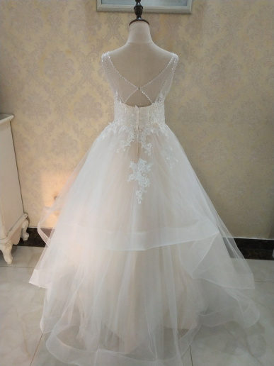 Donna Bridal luxusní svatební šaty s originálními zády a bohatou sukní + SPODNICE ZDARMA Šampaň Velikost 30 kód 491