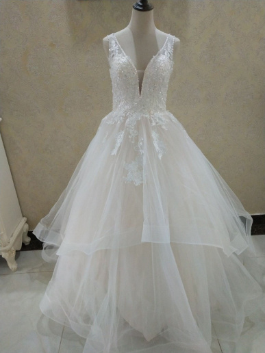Donna Bridal luxusní svatební šaty s originálními zády a bohatou sukní + SPODNICE ZDARMA Šampaň Velikost 30 kód 491