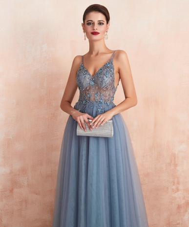 Donna Bridal romantické sexy šaty s luxusními flitry a korálky Modro-fialová Velikost 38 kód 209