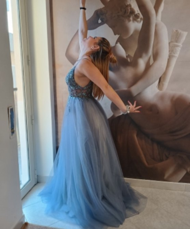 Donna Bridal romantické sexy šaty s luxusními flitry a korálky Modro-fialová Velikost 38 kód 209