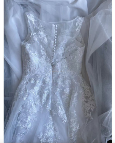 Donna Bridal romantické krajkové šaty s vlečkou + SPODNICE ZDARMA Bílá Velikost 40 kód 513