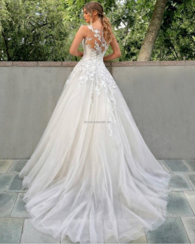 Donna Bridal romantické krajkové šaty s vlečkou + SPODNICE ZDARMA Bílá Velikost 40 kód 513