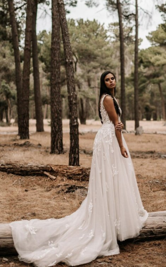 Donna Bridal krajkové svatební šaty s výstřihem do pasu a s knoflíčky na sukni Ivory Velikost 34 kód 525
