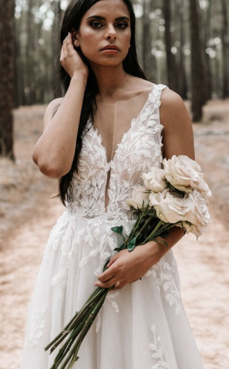 Donna Bridal krajkové svatební šaty s výstřihem do pasu a s knoflíčky na sukni Ivory Velikost 34 kód 525