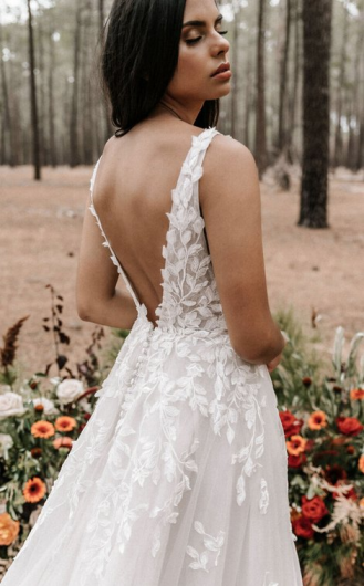 Donna Bridal krajkové svatební šaty s výstřihem do pasu a s knoflíčky na sukni Ivory Velikost 34 kód 525