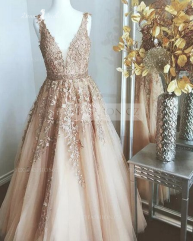 Donna Bridal Luxusní plesové & společenské šaty s krajkou, kamínky a šněrováním na zádech – ball gown silueta Zlatá Velikost 38 kód 154