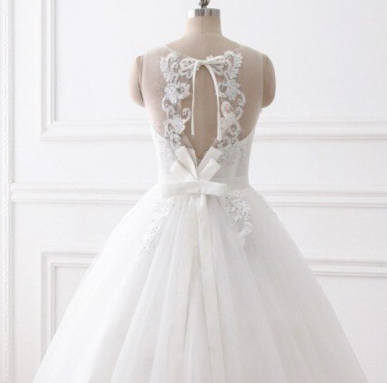 Donna Bridal wedding dress with oval neckline + rhinestones and bows + FREE Petticoat Bílá 38 code 100