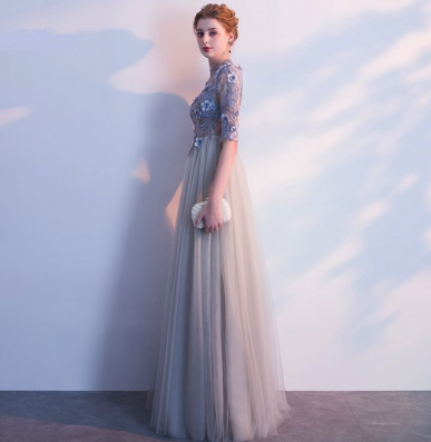 Donna Bridal plesové a společenské šaty s krásným živůtek a květinky v 3D s perličkou Šedá Velikost 36 kód 308
