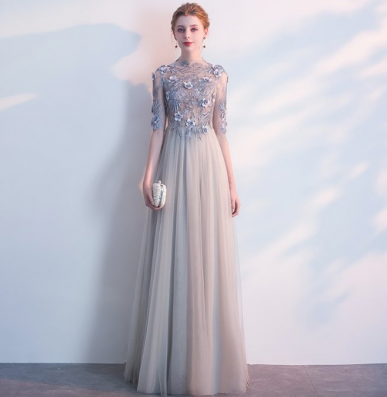 Donna Bridal plesové a společenské šaty s krásným živůtek a květinky v 3D s perličkou Šedá Velikost 36 kód 308