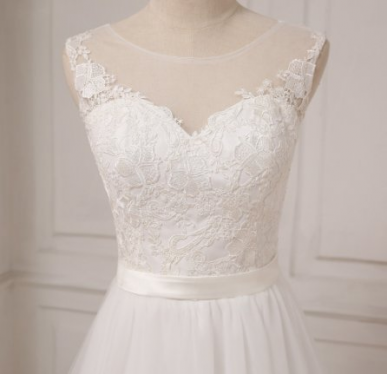 Donna Bridal romantic lace wedding dress with buttons along the full length of the back reaching all the way to the skirt Ivory Vlastní velikost + 500,- code 103