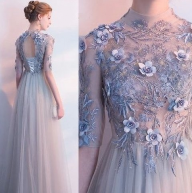 Donna Bridal plesové a společenské šaty s krásným živůtek a květinky v 3D s perličkou Šedá Velikost 36 kód 308