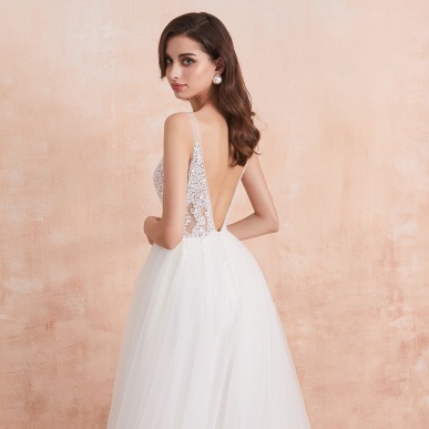 Donna Bridal tylové svatební šaty s rozparkem a zdobeným živůtkem Bílá Velikost 32 kód 367