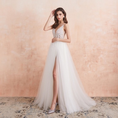 Donna Bridal tylové svatební šaty s rozparkem a zdobeným živůtkem Bílá Velikost 32 kód 367