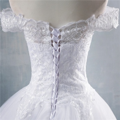 Donna Bridal vitage svatební šaty se spadlými rukávy a krajkovým živůtkem Bílá Velikost 40 kód 397