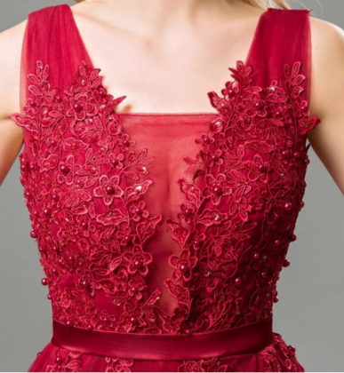 Donna Bridal krajkové tylové šaty na ples s perličkami a sexy výstřihem Červená tmavá Velikost 32 kód 429