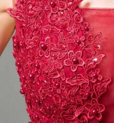 Donna Bridal krajkové tylové šaty na ples s perličkami a sexy výstřihem Červená tmavá Velikost 32 kód 429