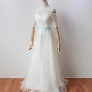 Donna Bridal společenské a plesové šaty s lodičkovým výstřihem Bílá 32 kód 178