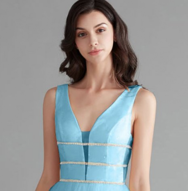 Donna Bridal plesové šaty s hlubokým výstřihem a s originálně zdobenou sukní Modrá nebeská Velikost 36 kód 313