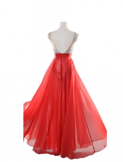 Donna Bridal plesové a maturitní šaty s bohatě zdobeným živůtkem a výstřihem do V kód 331 - Červená