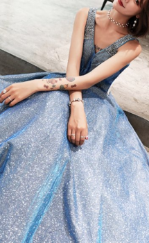 Donna Bridal formální šaty na ples - třpytivý materiál kod 337 - Modrá