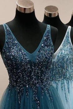 Donna Bridal večerní, krásné a sexy společenské šaty s rozparkem a výstřihem do V kód 363 - Inkoustová