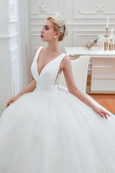 Donna Bridal nádherné princeznovké svatební šaty s princeznovskou sukní Bílá Velikost 32 kód 132