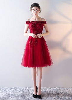 Donna Bridal koktejlové šaty s květinkami v 3D kod 257 - Červená tmavá