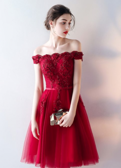 Donna Bridal koktejlové šaty s květinkami v 3D kod 257 - Červená tmavá