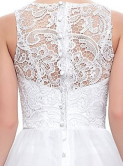 Bílá Donna Bridal elegantní plesové šaty na ples s knoflíčky na zádech kód 223 - Bílá