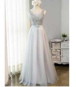 Donna Bridal dlouhé elegantní večerní šaty na ples s výstřihem do V kód 236 - Šedá