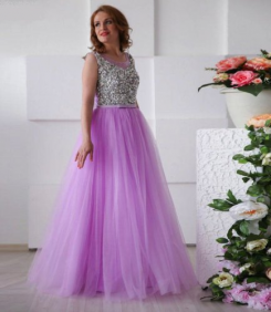 Donna Bridal dlouhé elegantní večerní šaty na ples s výstřihem do V Šeříková Velikost 32 kód 236