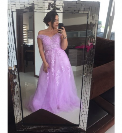 Donna Bridal krajkové tylové šaty na ples s perličkami a sexy výstřihem kód 429 - Šeříková