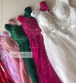 Donna Bridal krajkové tylové šaty na ples s perličkami a sexy výstřihem kód 429 - Šeříková