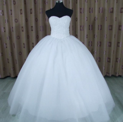 Donna Bridal Překrásné princeznovské plesové šaty se srdíčkovým výstřihem, vyztuženým korzetem s krystaly a špagetovými ramínky kód 456