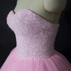Donna Bridal Překrásné princeznovské plesové šaty se srdíčkovým výstřihem, vyztuženým korzetem s krystaly a špagetovými ramínky kód 456 - Růžová