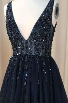 Donna Bridal večerní, krásné a sexy společenské šaty s rozparkem a výstřihem do V kód 439 - Černá