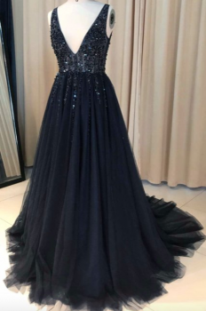 Donna Bridal večerní, krásné a sexy společenské šaty s rozparkem a výstřihem do V kód 439 - Černá