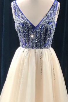 Donna Bridal večerní, krásné a sexy společenské šaty s rozparkem a výstřihem do V kód 439 - Mix barev - stejná jako na fotografii