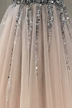 Donna Bridal večerní, krásné a sexy společenské šaty s rozparkem a výstřihem do V Šampaň Velikost 30 kód 439