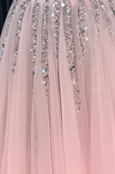 Donna Bridal večerní, krásné a sexy společenské šaty s rozparkem a výstřihem do V kód 439 - Růžová