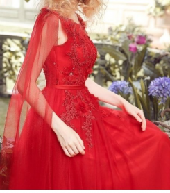 Donna Bridal originální společenské šaty s dlouhými rukávy cca 1,5 m + květy v 3D kód 461 - Červená
