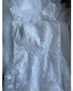 Donna Bridal romantické krajkové šaty s vlečkou + SPODNICE ZDARMA Bílá Velikost 40 kód 513
