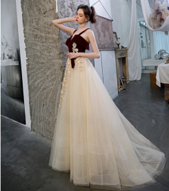 Donna Bridal večerní šaty se sametovým živůtkem a květinovými nášivkami Mix barev - stejná jako na fotografii Velikost 30 kód 533